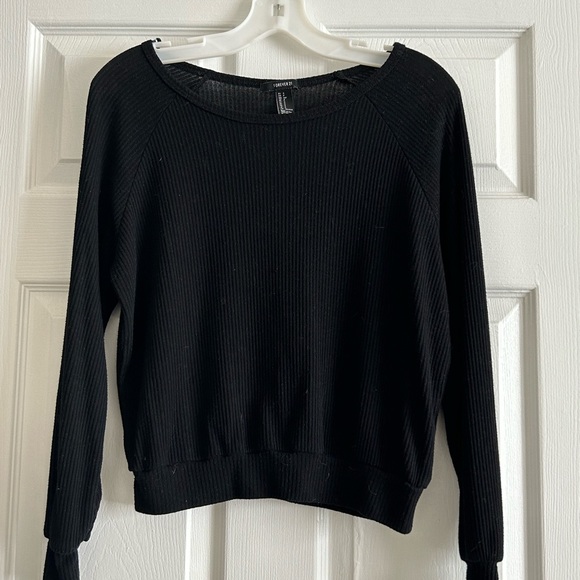 Forever 21 long sleeve. Tightens slightly at the bottom. - Picture 1 of 1